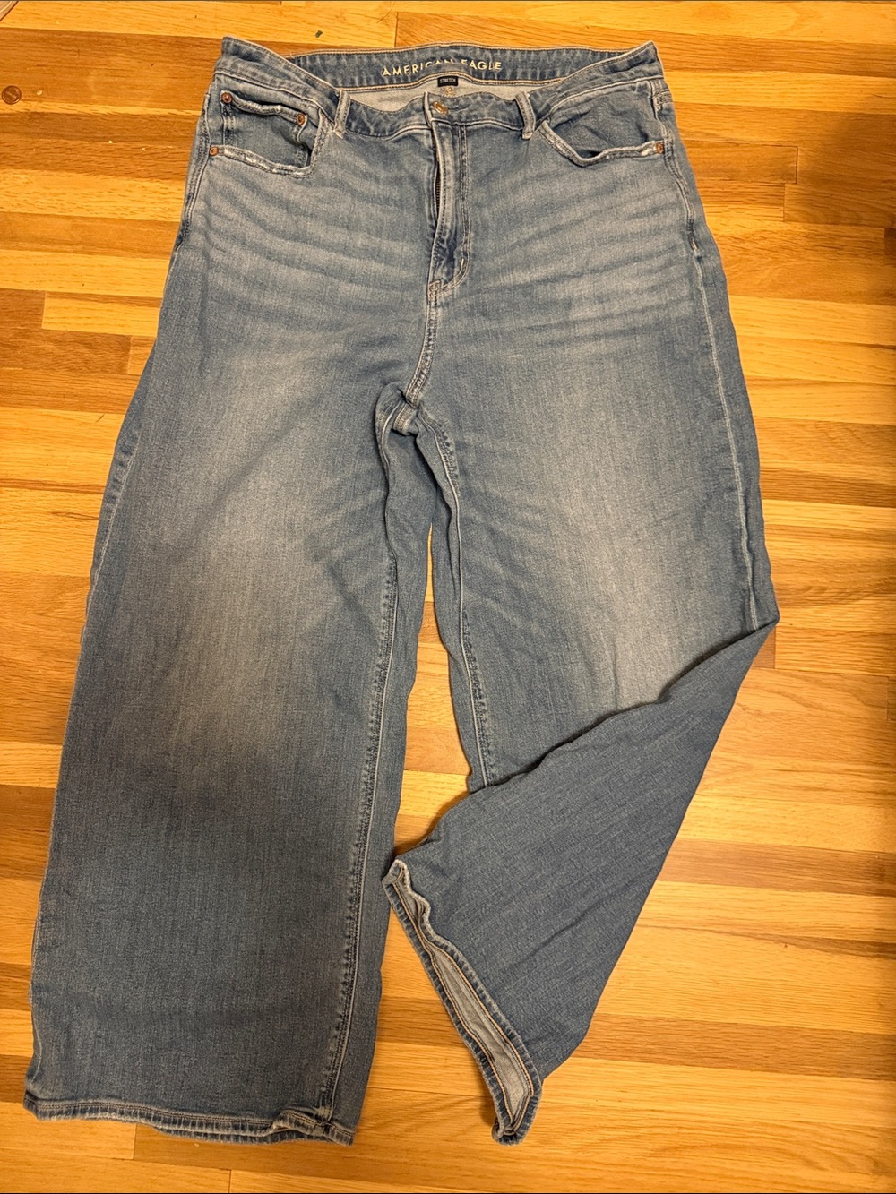 American Eagle Outfitters Light Wash Baggy High Rise Wide-Leg Jeans Short